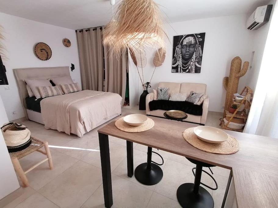 Appartamento Superbe Studio Ethnique Hyères Esterno foto