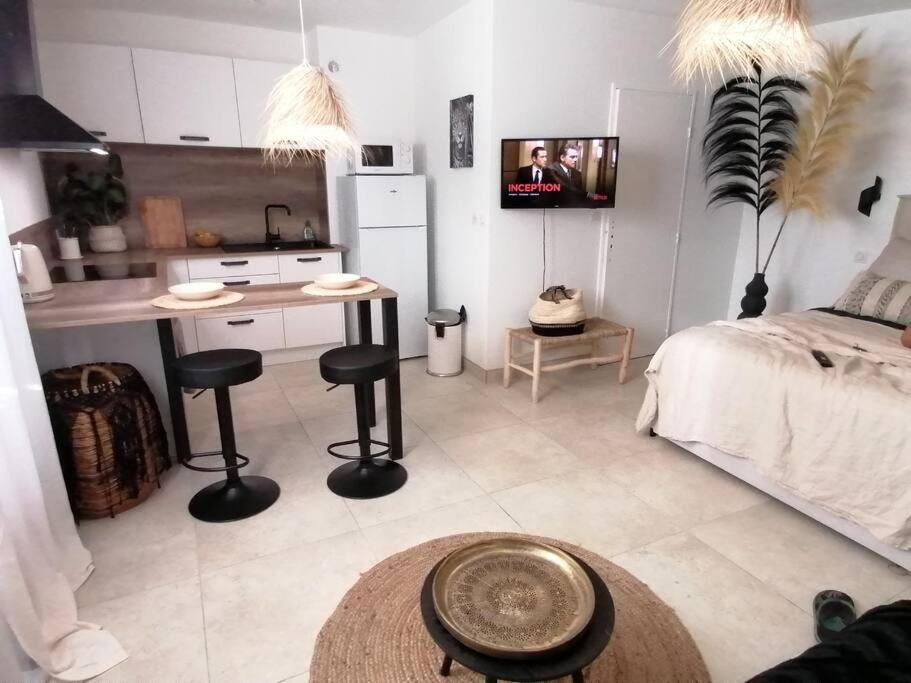 Appartamento Superbe Studio Ethnique Hyères Esterno foto