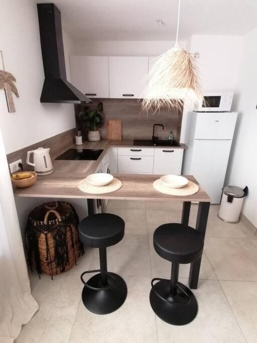 Appartamento Superbe Studio Ethnique Hyères Esterno foto