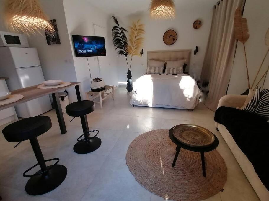 Appartamento Superbe Studio Ethnique Hyères Esterno foto